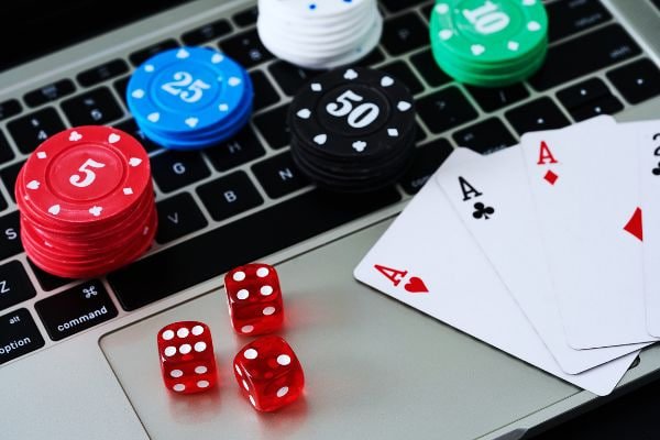Antarmuka navigasi Live Casino jin4d yang bersih dan mudah digunakan di smartphone Android